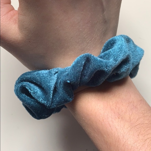 BEST VALUE!! 📦⁉️SCRUNCHIE MYSTERY BOX⁉️📦 - Picture 6 of 6